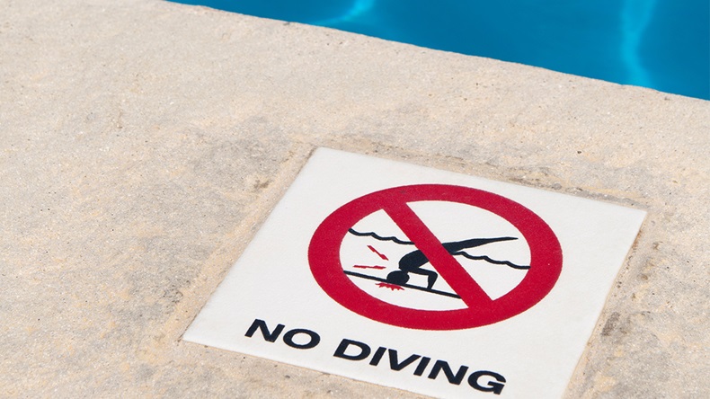 no diving - pool sign