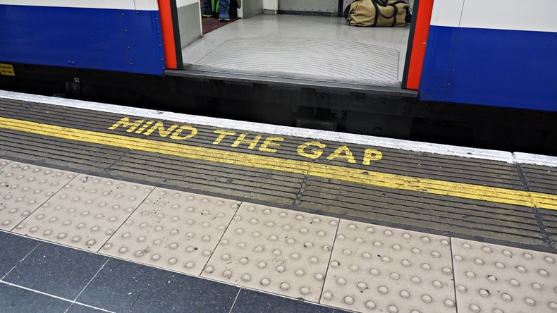 subway platform, mind the gap