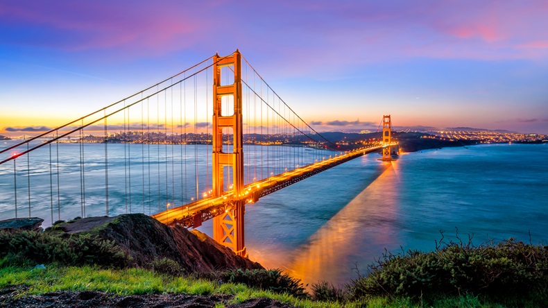 Golden Gate Bridge at sunrise in San Fransisco, CA